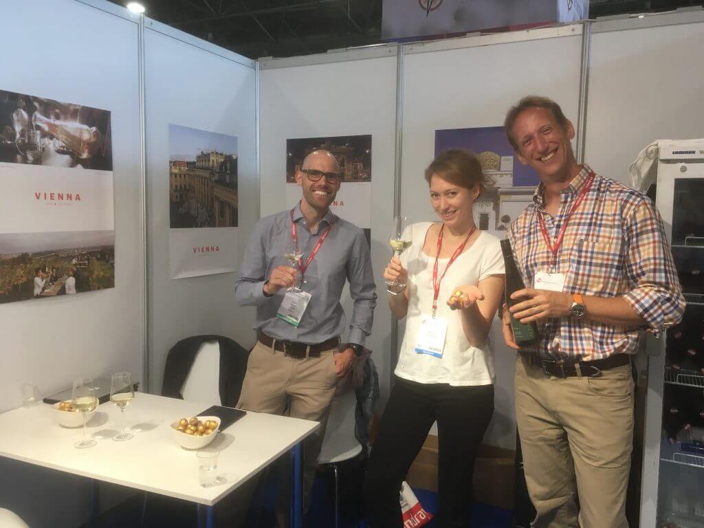 Pierre Raeven, Martina Oberwalder, Max Schmidt am Stand